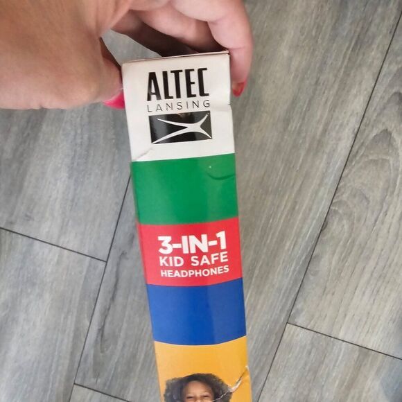 Altec Lansing Kid's Blue 3-in-1 Bluetooth Or Corded Over the Ear Headphones - Picture 8 of 10